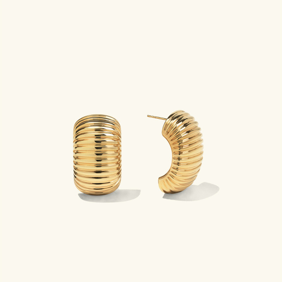 Beetle Earrings Gold in der Gruppe Shop / Ohrringe bei ANI (ANI-0823-125)