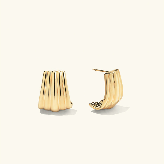 Draped Earrings Gold in der Gruppe Shop / Ohrringe bei ANI (ANI-0823-127)